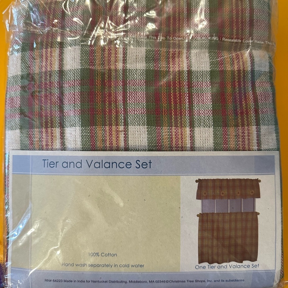 Marshall Plaid Tier and Valance Set